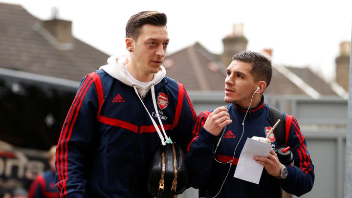 Özil divide al vestuario del Arsenal