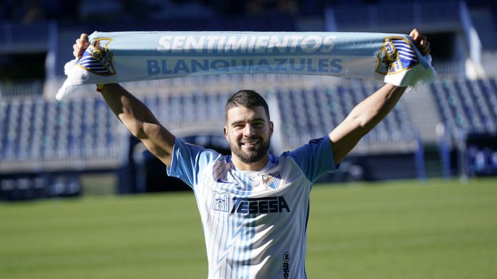 La burocracia deja a Pellicer sin Alexander González y esperando a Yanis