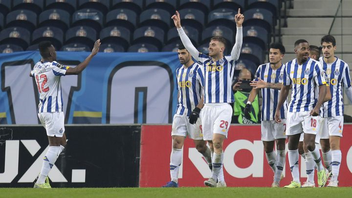 Toni Martínez celebra un gol con el Oporto
