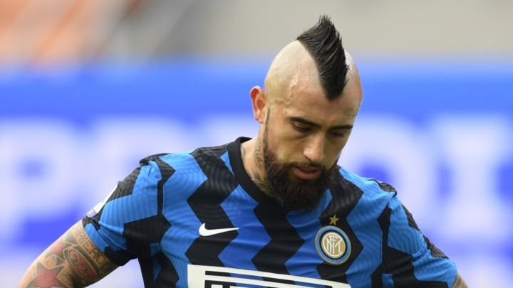 Conte ataca a Vidal