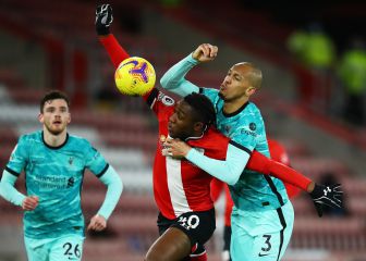 El Liverpool pone el liderato a tiro del United