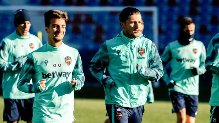 Bardhi arranca el año con sonrisa