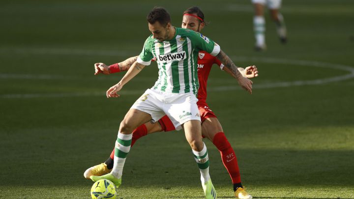 El delantero del Betis Loren Morón ha vuelto a rebelarse contra su condición de suplente y en el derbi incluso pudo quitarse el cartel de transferible.
