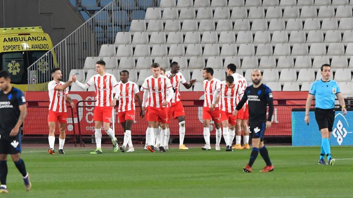 Numancia y Almería quieren su particular regalo de Reyes