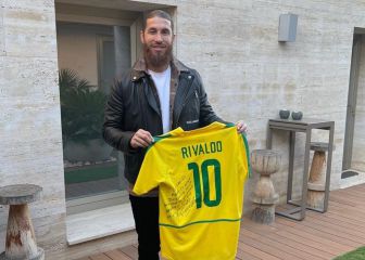 Ramos aparca la renovación y presume de regalo