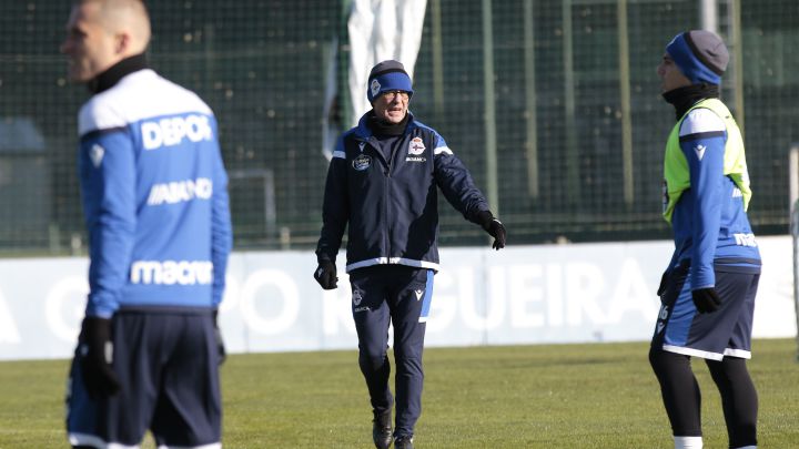 Fernando Vázquez en el entrenamiento de hoy con el Deportivo