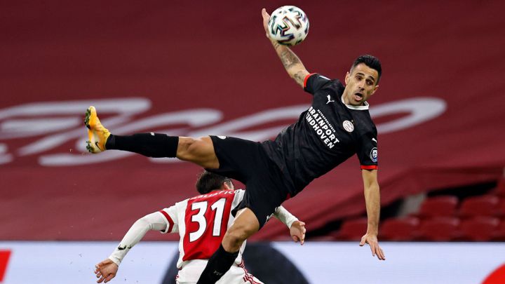 Zahavi no basta para arrebatarle el liderato al Ajax