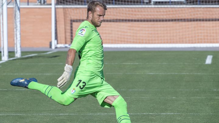 El guardameta Yoel, feliz por haber renovado con el Eibar