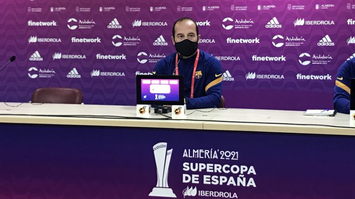 El técnico Lluís Cortés y las jugadoras del Barça, Marta Torrejón y Sandra Paños, hablaron en la previa de la semifinal de la Supercopa de España ante el Atlético.