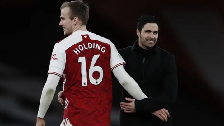 Holding, el poli malo de Arteta que aún viaja en metro