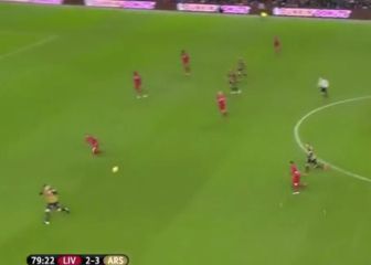 Cuando Özil dejó Anfield en trance con un simple control
