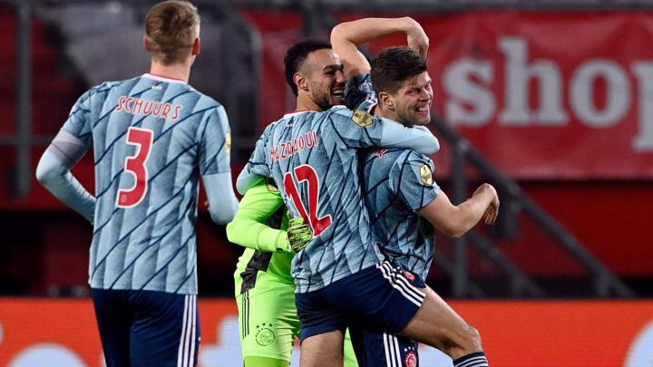 Huntelaar, de 37 años, confirma el interés del Schalke 04