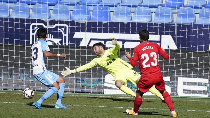 El Granada sufre para pasar a octavos ante un bravo Málaga