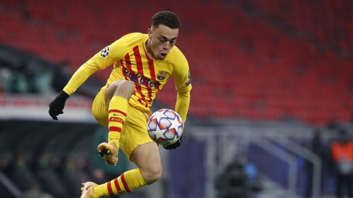 Sergiño Dest, baja para la Copa