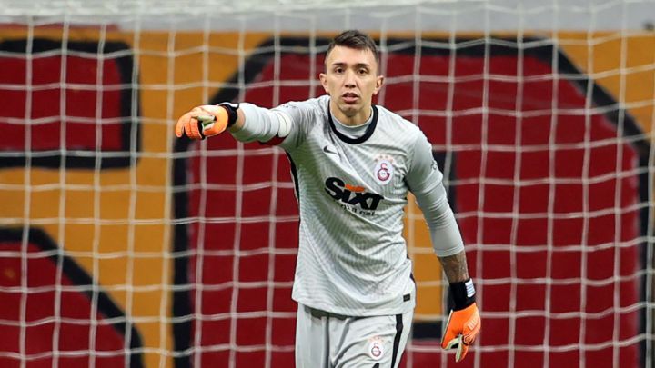 Muslera volvió a jugar 221 días después