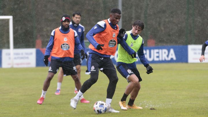 Uche Agbo en el entrenamiento del Deportivo
