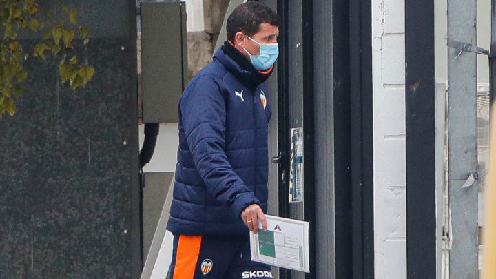 Javi Gracia, entrenador del Valencia, antes de dirigir la última sesión previa al partido contra Osasuna.