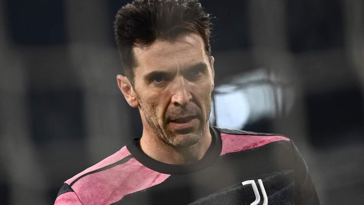 Buffon bromea con el récord de Cristiano: "Podrías haberme marcado menos goles..."