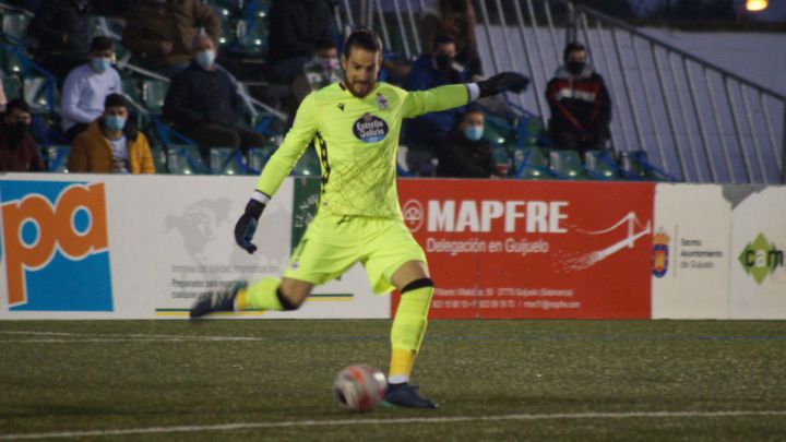 Carlos Abad en un partido con el Deportivo