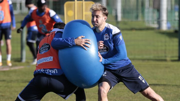 Borja Galán en el entrenamiento del Deportivo.