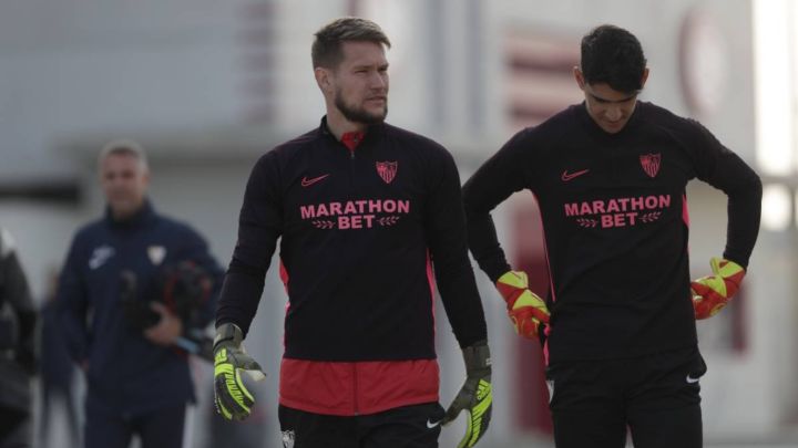 El Sevilla recupera a Tomas Vaclik, que sale de una lesión. El portero checo competirá con Bono pero termina contrato después de cuatro temporadas.