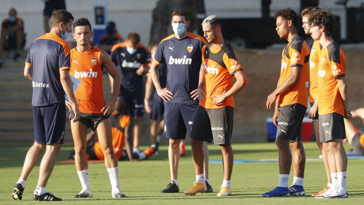 Javi Gracia, con Hugo Guillamón, Esquerdo, Koba, Molina y Hugo González.