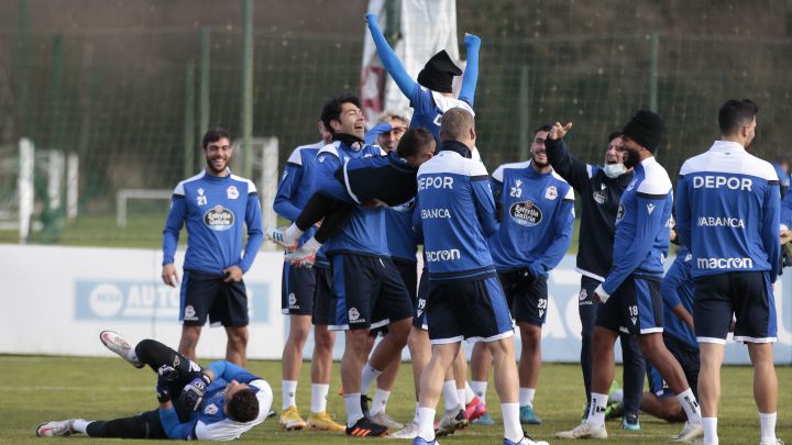 Buen ambiente en el entrenamiento del Deportivo