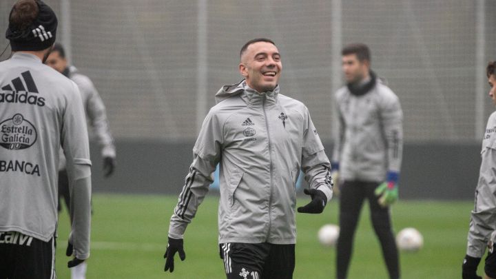 El delantero Iago Aspas sonríe durante un entrenamiento del Celta.