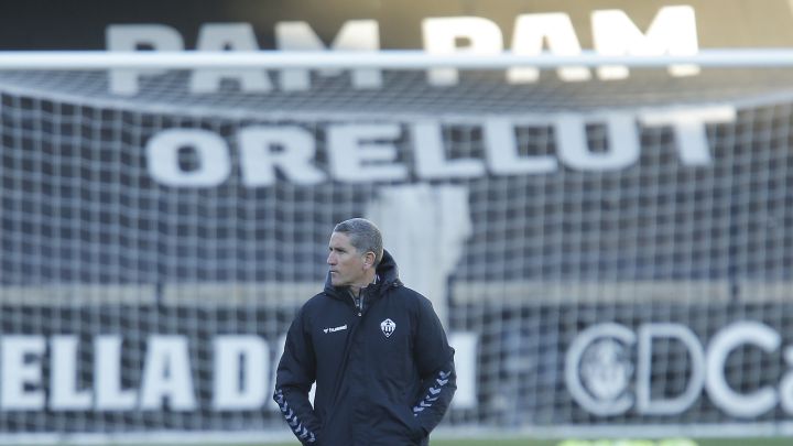 Juan Carlos Garrido se estrena frente a un Sporting lanzado