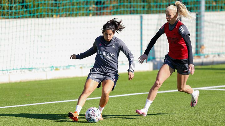 Kenti Robles y Jakobsson, jugadoras del Real Madrid femenino.