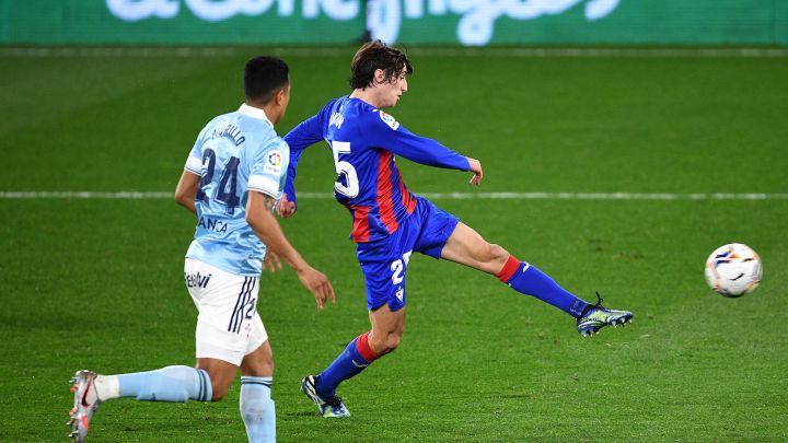 Bryan Gil y Alejandro Pozo están cedidos por el Sevilla en el Eibar pero podrán jugar porque no tienen cláusula del miedo. El de Barbate está brillando.