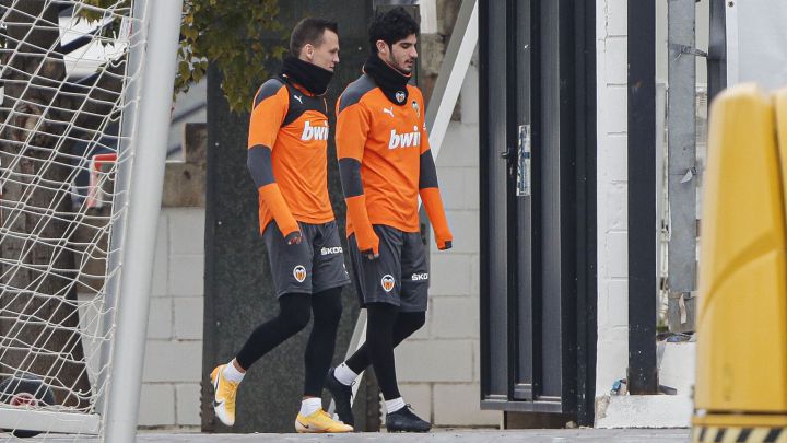 Cheryshev y Guedes, en Paterna.