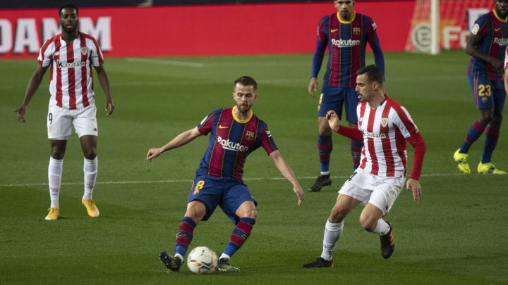 Pjanic no encuentra su hábitat