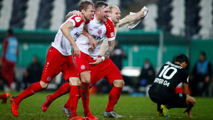 Los jugadores del Essen celebran el triunfo sobre el Leverkusen.