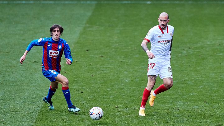 Papu y Aleix Vidal entran
en la lista UEFA del Sevilla