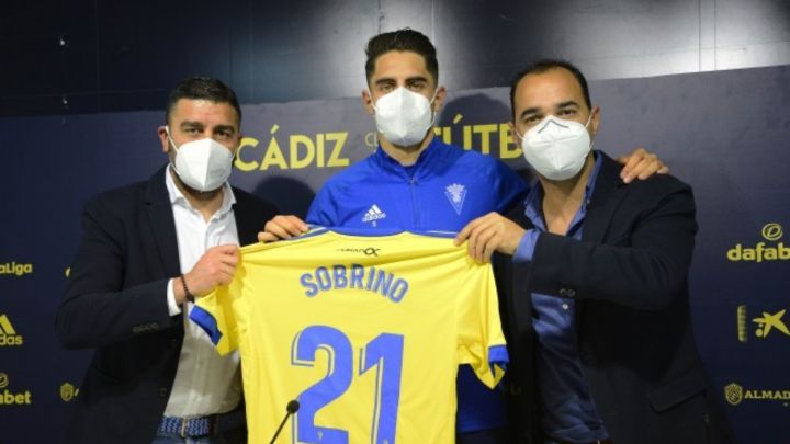 Presentación de Rubén Sobrino con el Cádiz