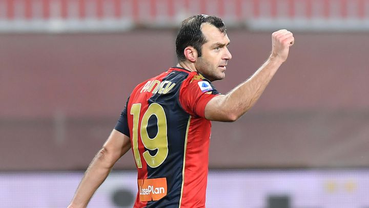Pandev castiga al Nápoles