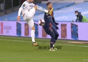 El último episodio Neymar-Álvaro es de locos: ¡el español se lesionó!