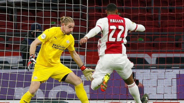Haller marca un gol