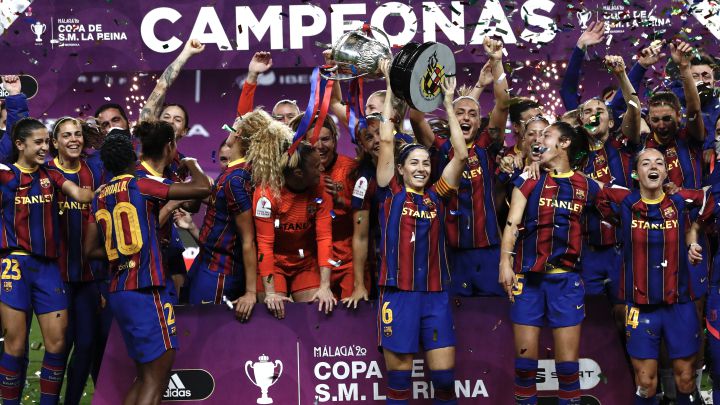 Las jugadoras del Barça celebran el título de Copa.