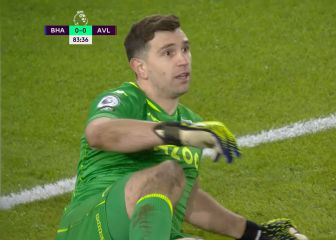 Emiliano Martínez fue el protagonista del Aston Villa