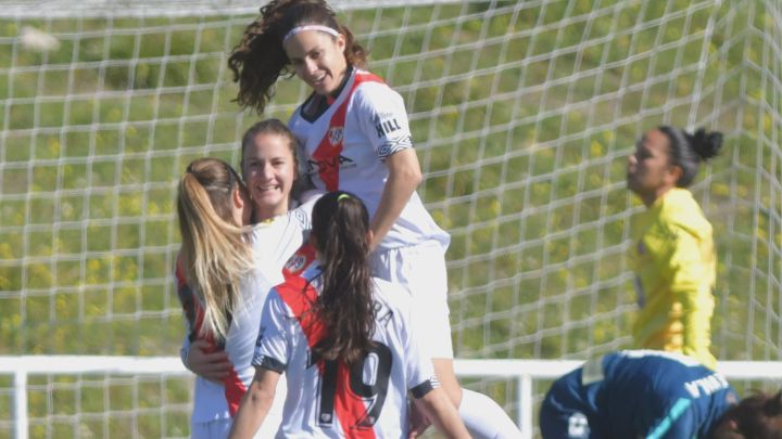 El Rayo gana su 'final' y el Sporting sale del descenso