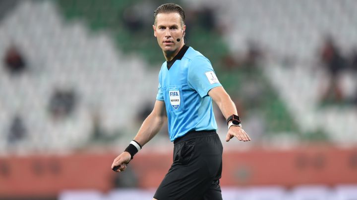 El neerlandés Makkelie arbitrará el Sevilla-Dortmund y Del Cerro el Oporto-Juventus