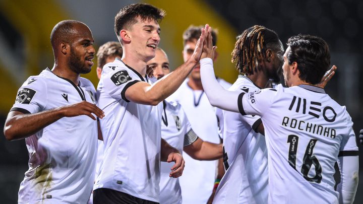 Pepelu celebra un gol con el Vitoria Guimarães