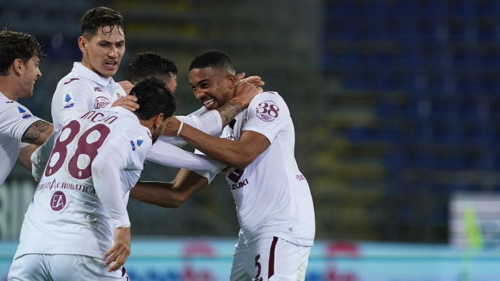 Los jugadores del Torino celebran un gol