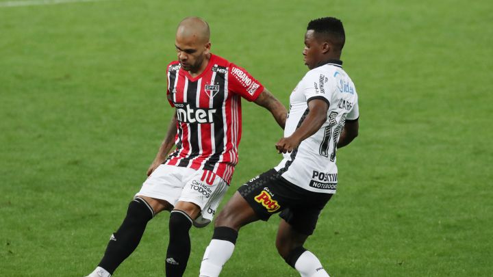 Dani Alves, sin títulos por primera vez en 16 años