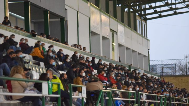 Las gradas del Salto del Caballo en el regreso del público al estadio.