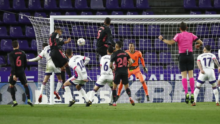 Casemiro, marcando en el Valladolid-Real Madrid.