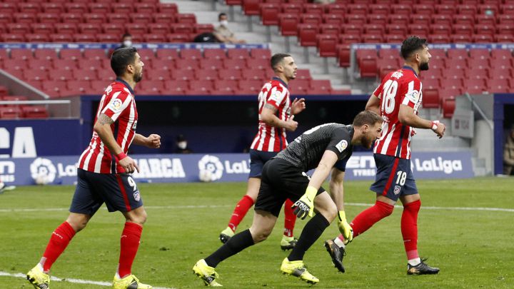 Indignación en el Atleti por las tarjetas