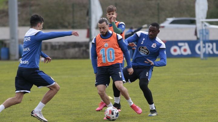 Héctor Hernández en un entrenamiento con el Deportivo